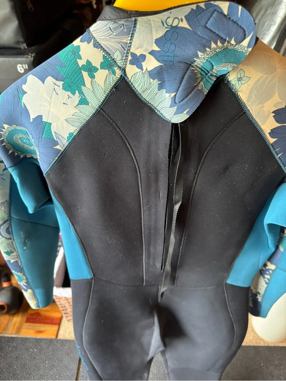 SISSTR 3/2 back-zip Neoprene Full-Length Wetsuit - Picture 3 of 5